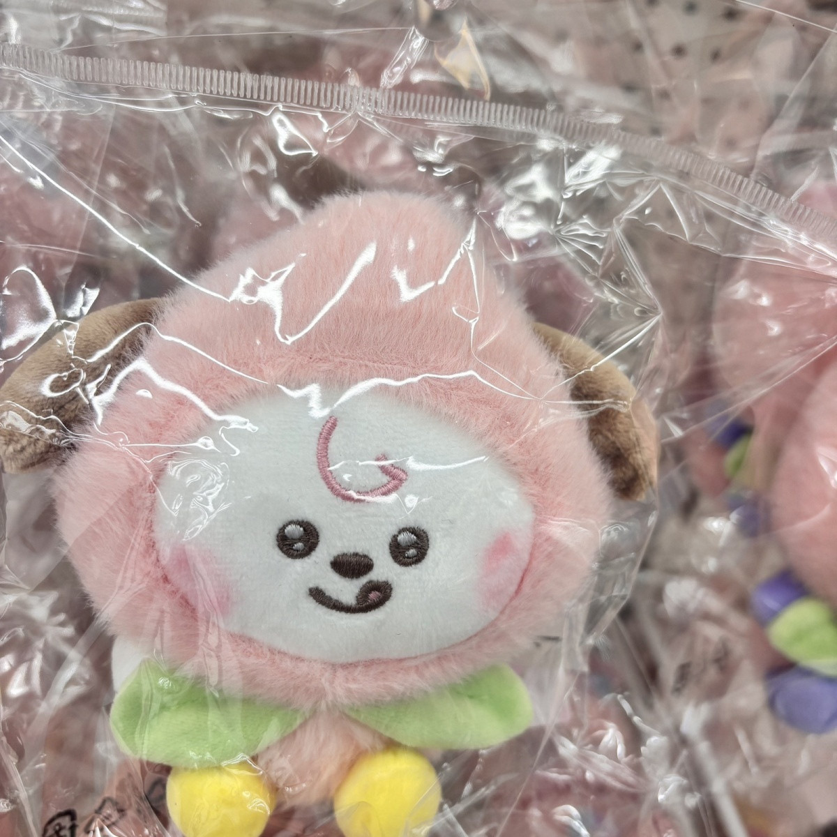 Trendiger Kpop BT21 Peach Plüs – Phone Accessories Charms Bewertung und Preis